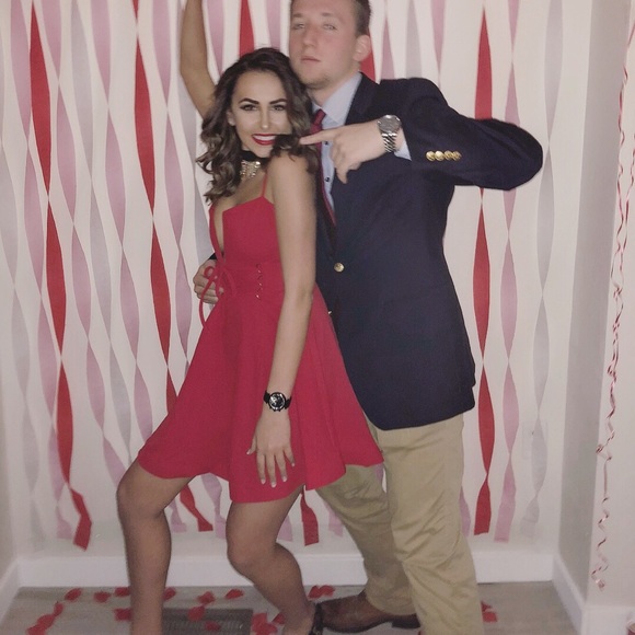 Red dress - Picture 2 of 3